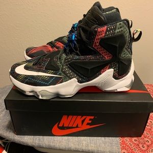 Nike Mens Lebron 13 size 9